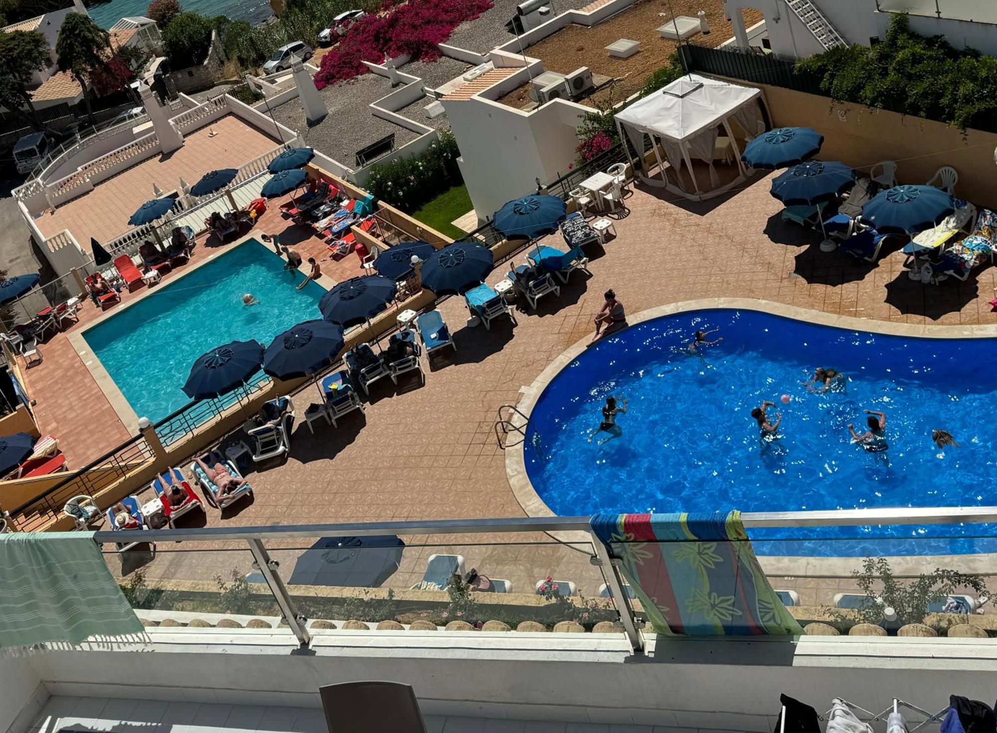 אלבופיירה Apartamentos Do Parque מראה חיצוני תמונה
